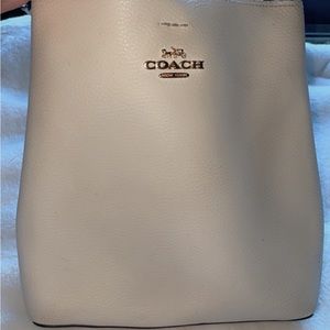 Mollie Bucket Bag 22 Coach